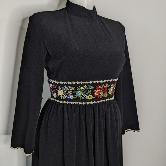 Vintage Lori Till black velvet colorful floral embroidered maxi dress 10/12 - Picture 7 of 11